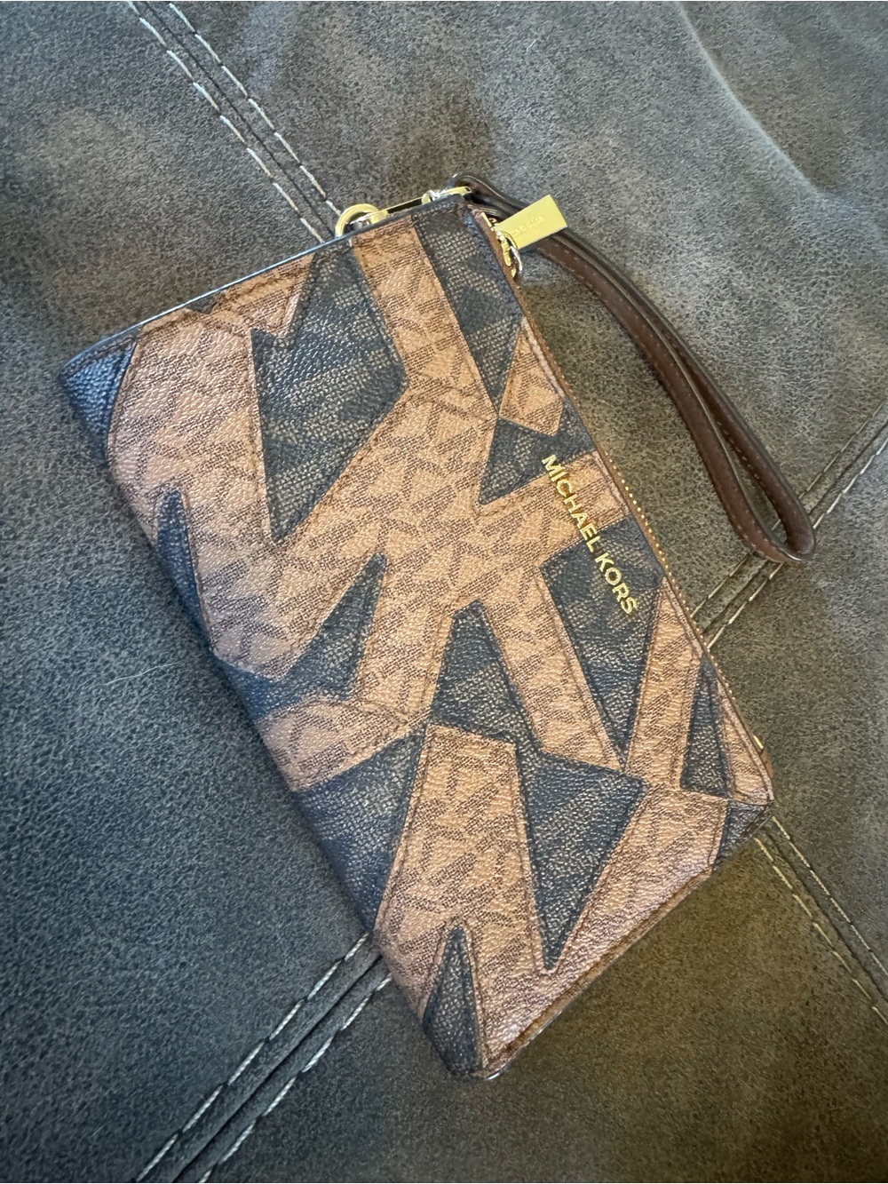 MICHAEL KORS Brown Monogram Wristlet